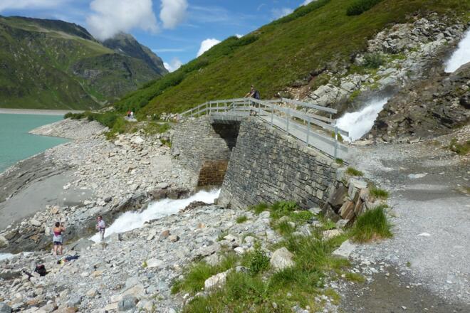Brücke über Abfluss des Druckstollens