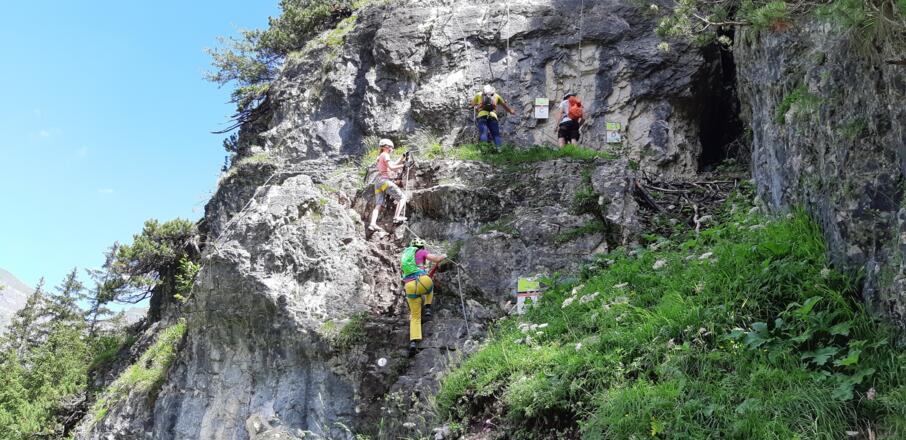 Die erste Steilwand bietet drei Varianten in unterschiedlichen Schwierigkeitsgraden.