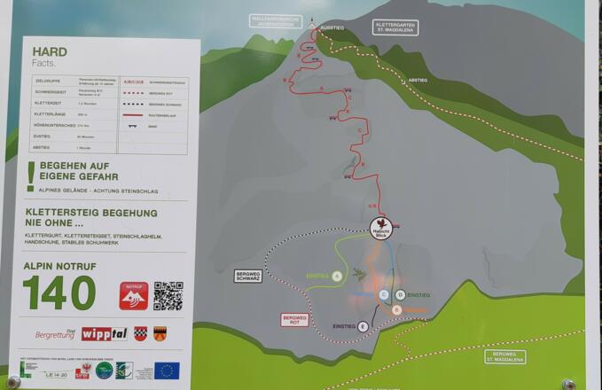 Auch das Topo findet man auf der Tafel am Einstieg.