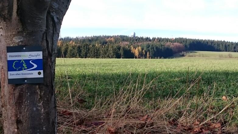 Markierungszeichen am Weg