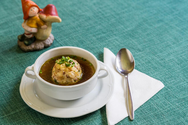 Tiroler Knödelsuppe