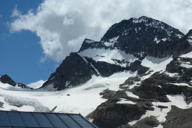 Vermuntpass und Großer Piz Buin gesehen von der Wiesbadener Hütte