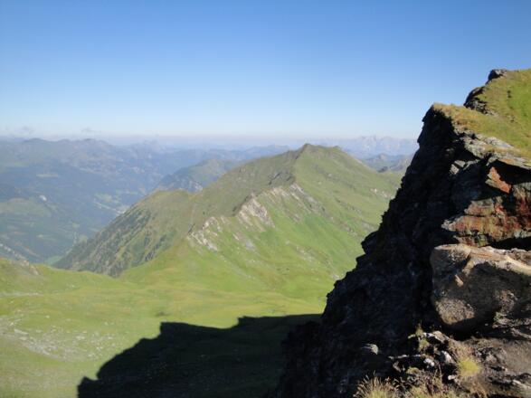 Blick zu Wasserfallscharte und Klingspitze von der Nebelkarscharte