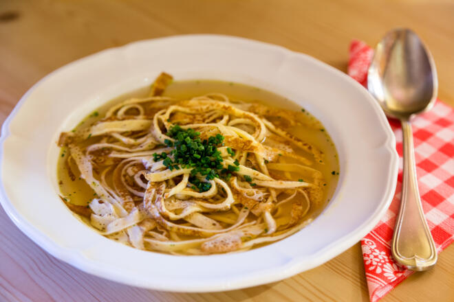 Das AlmCard Schmankerl auf der Hofpürglhütte - die klassische Frittatensuppe