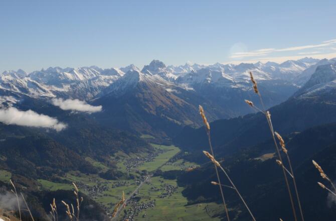 Blick vom Gipfel der Kanisfluh über Au und Schoppernau