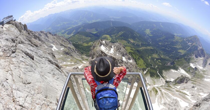 Blick von der Brücke ins Nichts