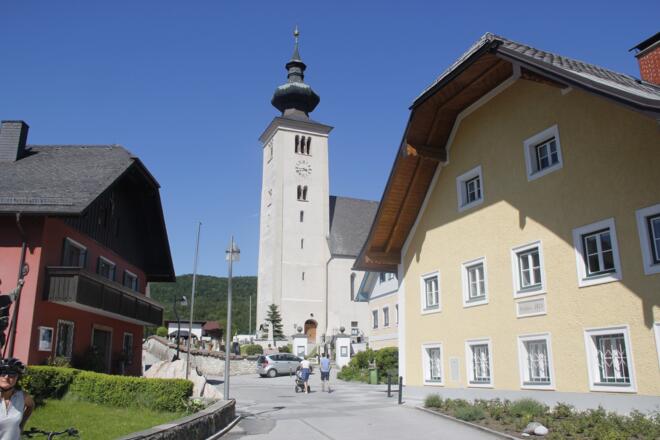 Kirchenstraße mit Oberalmer Kirchturm