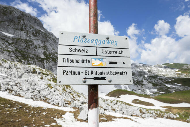 Wegschild Plasseggaweg (c) Lucas Tiefenthaler / Vorarlberg Tourismus