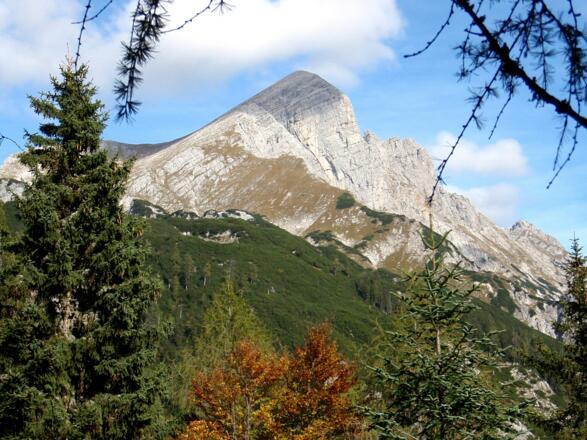Pyhrgasgatterl 1308 m mit Blick zum Scheiblingstein