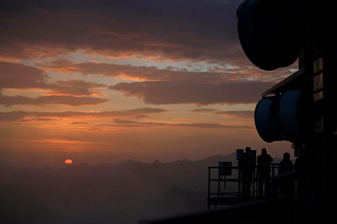 Sonnenaufgang bei der Wetterstation am Hohen Sonnblick
