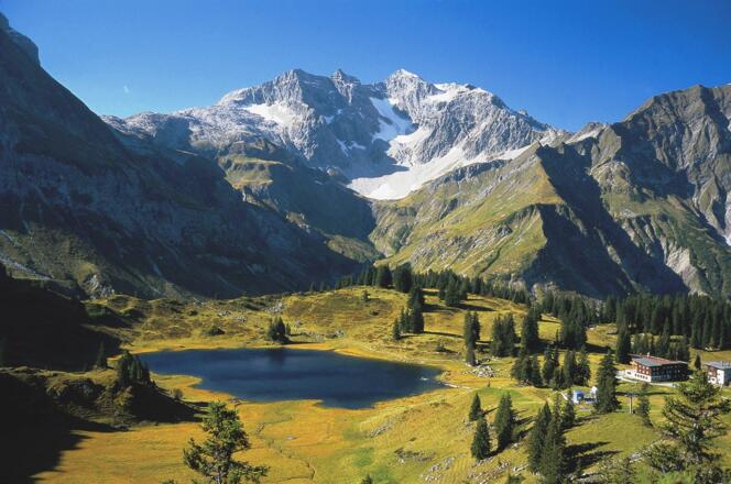 Blick auf den Körbersee mit Braunarlspitze im Hintergrund