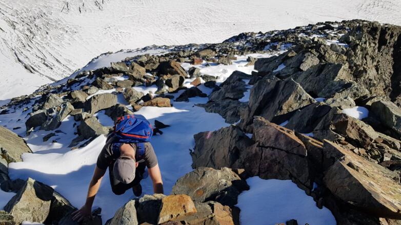 Leichtes Klettergelände (I+). Bei Schnee etwas anspruchsvoller