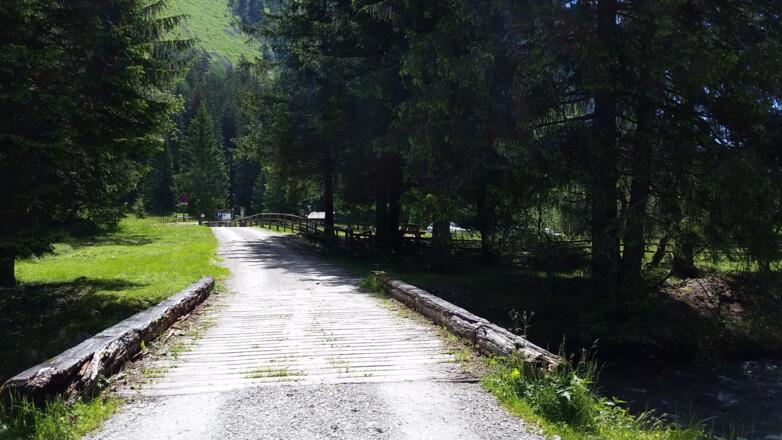 Start beim Parkplatz in Hinterweißpriach