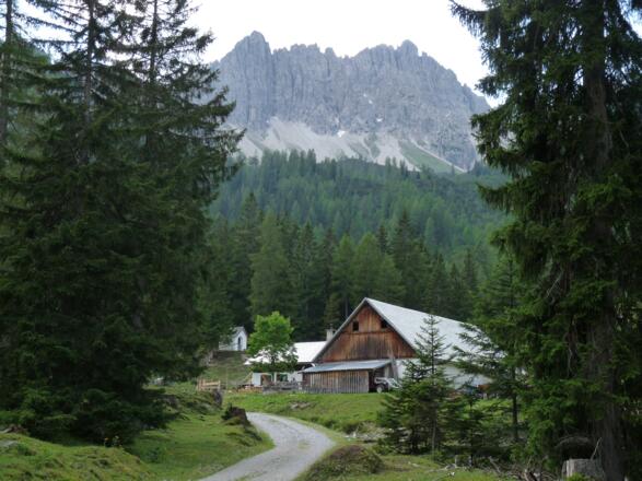 Die Kristen Alm ladet zu einer Einkehr ein.