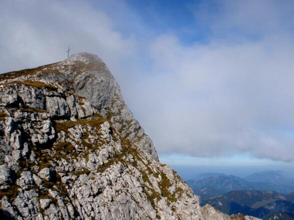 Pyhrgasgipfel 2444 m von der Gratkante gesehen 