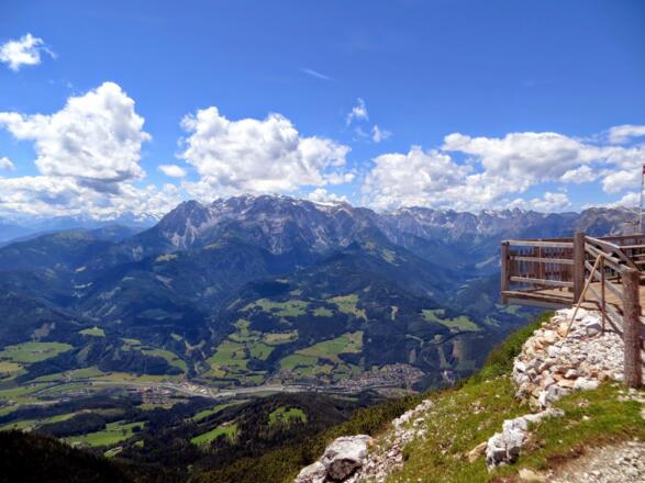 Traumhaftes Panorama mit Hochkönig und der Burg Hochwerfen