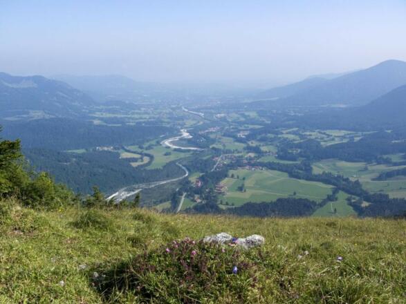 Blick von der Hochalm auf den Isarwinkel.