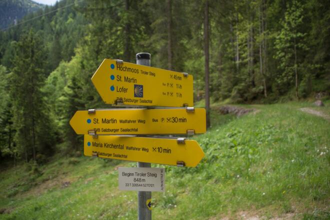 Wegweiser am Tiroler Steig