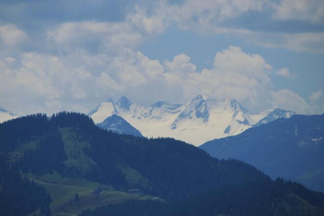 Gipfelsicht zum Alpenhauptkamm, hier Reichenspitzgruppe