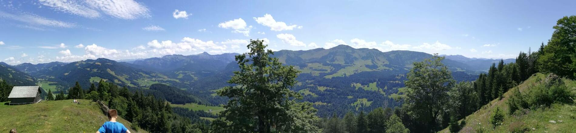 Panorama-Blick vom Ostgipfel aus