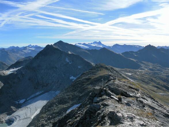Großglockner rechts vom Äußeren Knorrkogel und Wildenkogel