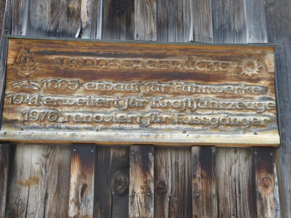 Inschrift an Brücke