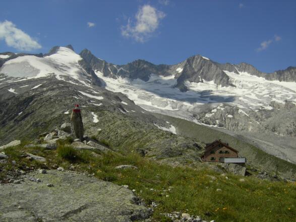 Blick zurück zum Gabler und der Reichenspitze, einem hochalpinen Ziel von der Zittauer Hütte.