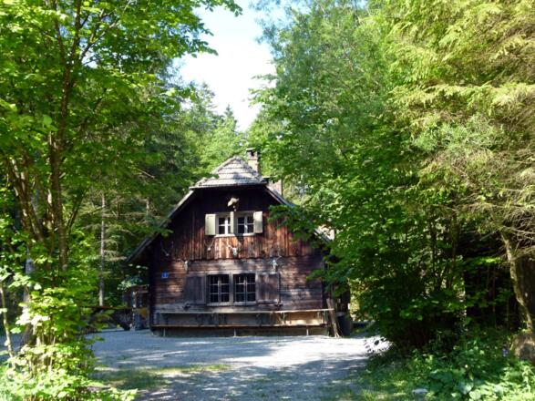 Bergerwieshütte, ehemalige Unterkunft f von Holzarbeitern © Nationalpark Kalkalpen