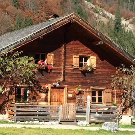 Hütte im Almdorf Eng
