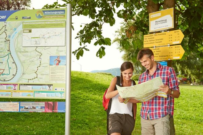 Panoramatafel bei Donaulände in Persenbeug