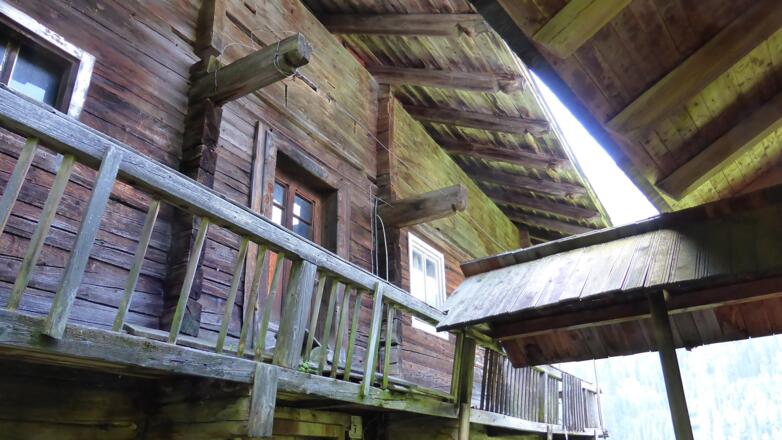 Verfallenes Bauernhaus am Höhenweg