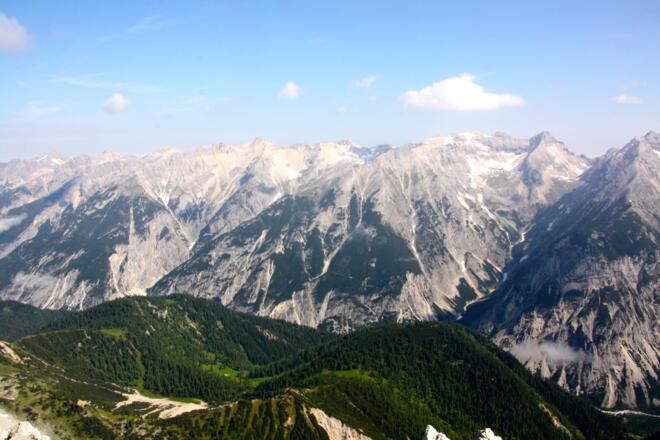 Blick von der Sonntagskarspitze ins Karwendel