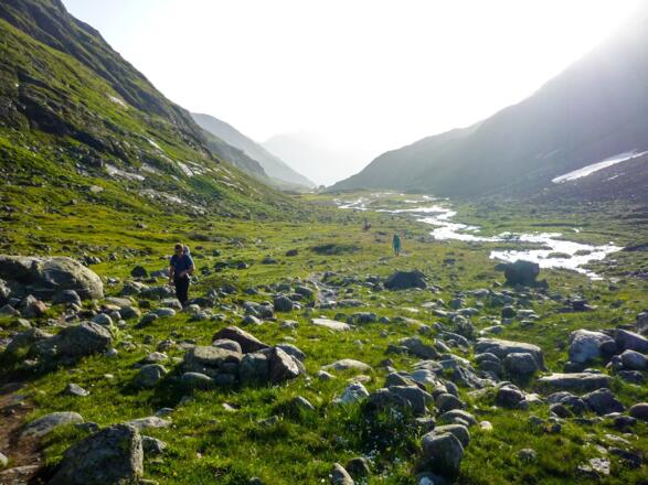 Ein Rückblick noch vor der Gletschmoräne. Im Hintergrund die Franz-Senn-Hütte