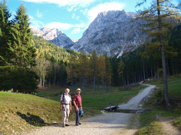 Wieder im Tal um 900m, mit Gr. Pyhrgas und Verbindungsgrat
