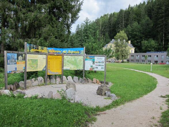 Die erste Station an Natur-Spuren Weg direkt bei der Villa Sonnwend