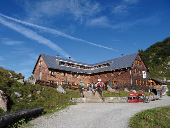 Freiburgerhütte direkt am Formarinsee