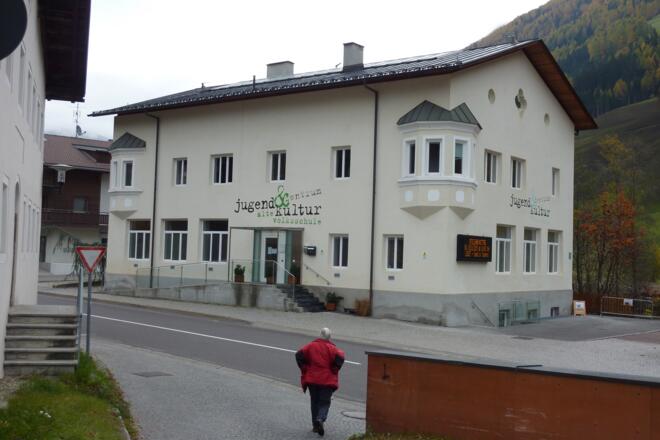 Jugend- und Kulturzentrum -  Centro giovanile e culturale