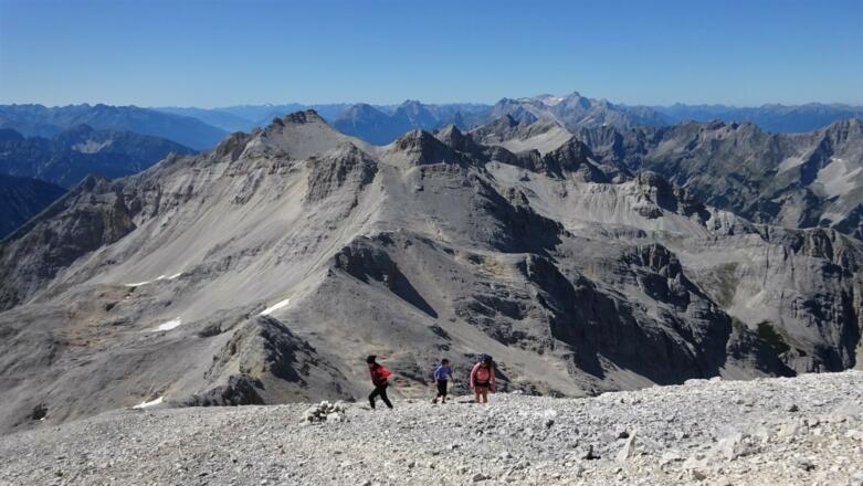 Kurz unterhalb der Westl. Ödkarspitze. Hinten der gesamte Gratverlauf bis zur Gr. Seekarspitze.