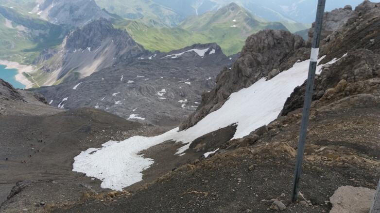Vom Grenzübergang blicken wir zur Gamsluggen / Gamslücke.