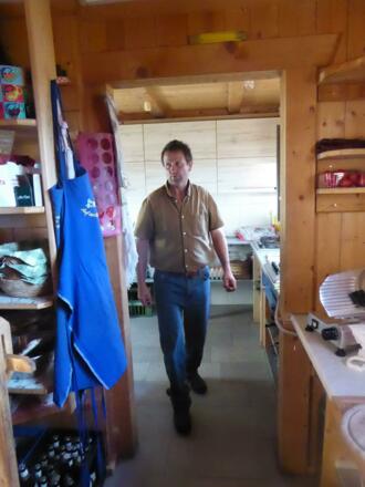 Hermann Klammer in seiner Küche