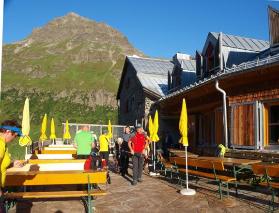 Aufbruch von der Jamtalhütte 2165 m