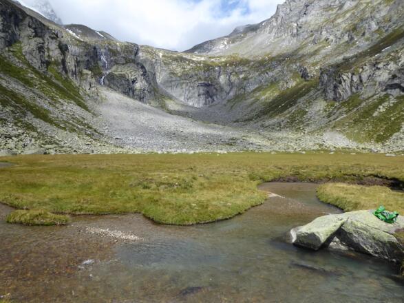 Keilbachmoos vor dem Felsenrund - Stagno Keilbachmoos di frente delle rocce