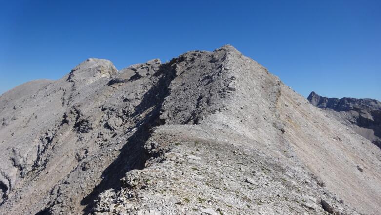 Der zweite Teil des Grates zur Marxenkarspitze (links oben) ist leichter und weniger ausgesetzt.
