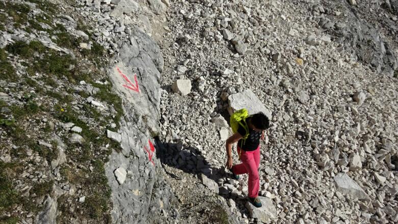 ... führt in eine Schotterrine. 