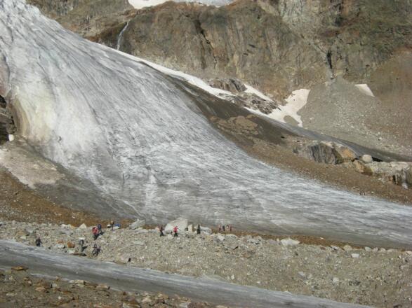 Einstieg zum Gletscher - Steinschlaggefahr