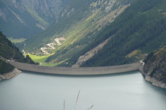 Staumauer von oben