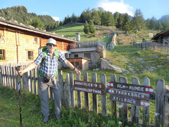 Wegweiser zu den Ahrntaler Schmugglerpfaden