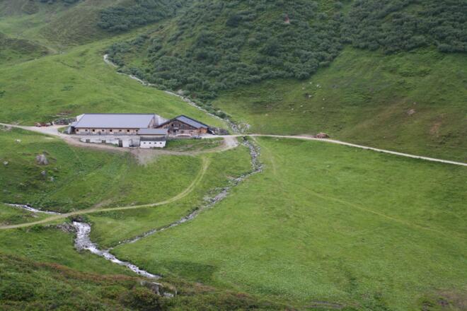 Unterwegs kommt man an der Alpe Nova vorbei