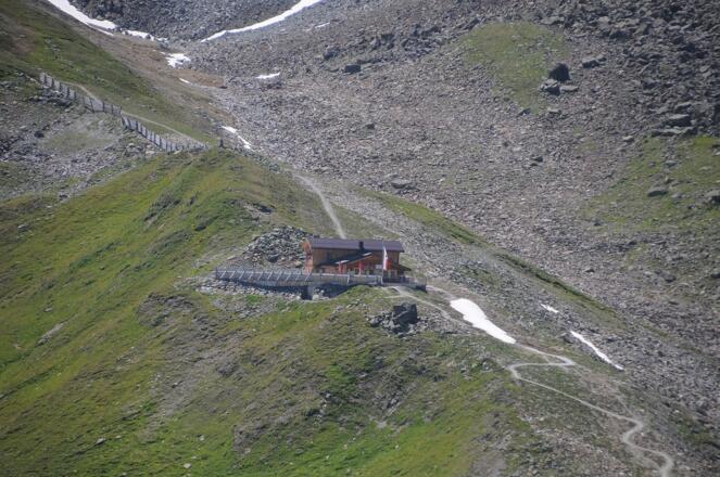 Hexenseehütte vom Arrezjoch gesehen (Tele)