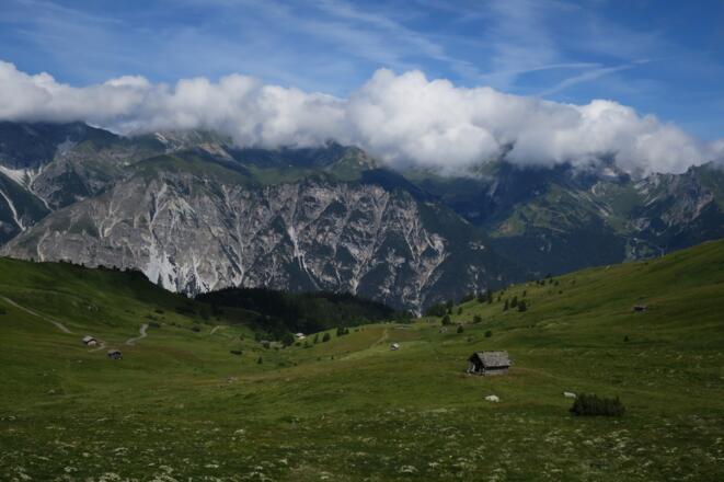 Wunderschöne Tiefblicke ins Gschnitztal.